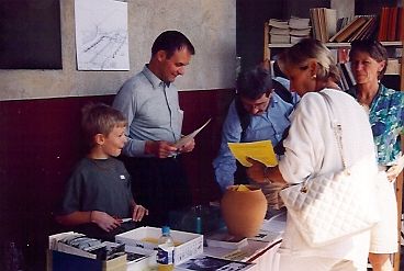 1998: Die frisch gegründete Munzachgesellschaft Liestal wirbt Mitglieder am Römerfest in Augusta Raurica 