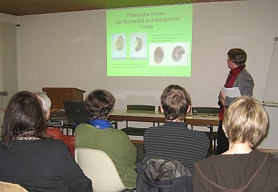 Britta Pollmann (Archäobotan. Abt. Uni Basel) erforscht die römische Archäobotanik unserer Gegend.