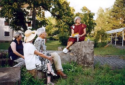 Sommeranlass 2004: Käthi Studer erzählt die traurige Geschichte von Prima und Araurica